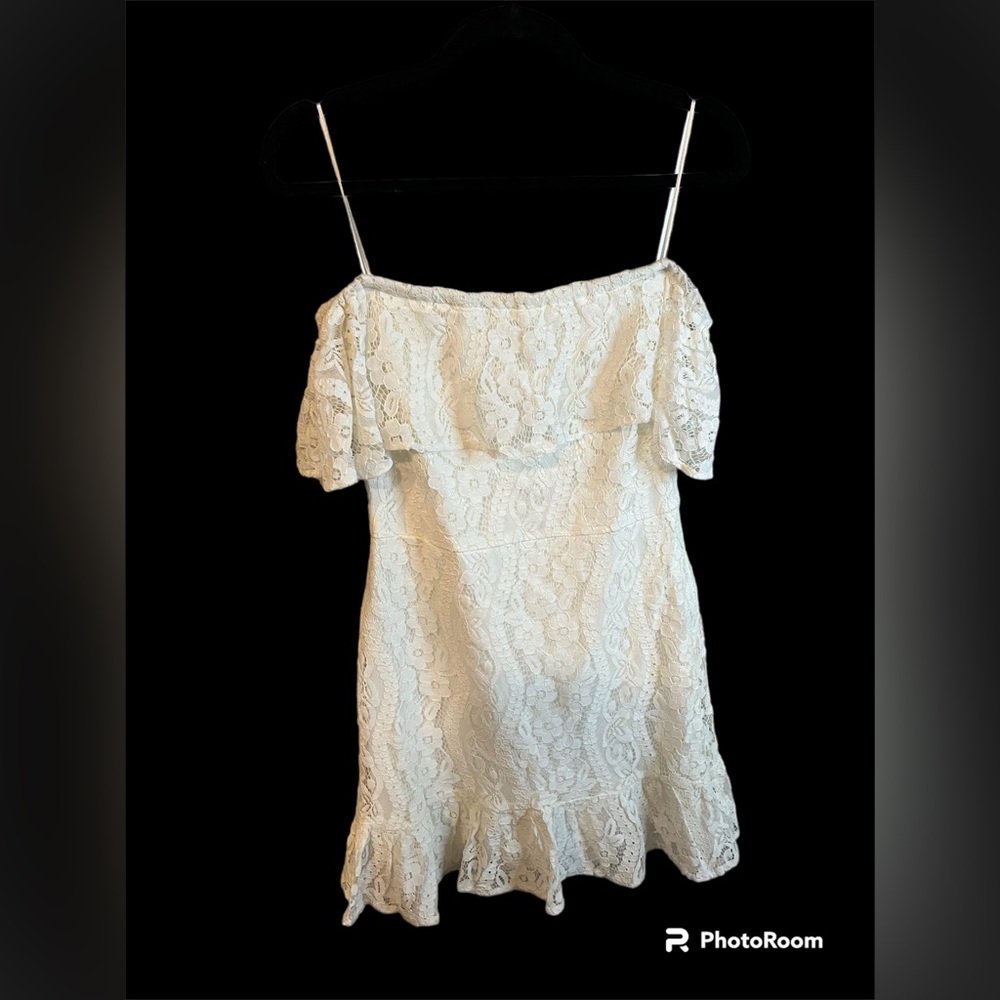 Fitted White dress. Flowy sleeves that sit on side of shoulders